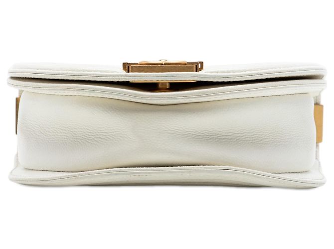Bolso Messenger Boy Chanel Mini de Caviar acolchado blanco - vista 3