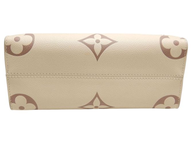 Louis Vuitton Beige Bicolor Monogram Empreinte Giant Onthego PM - vista 3