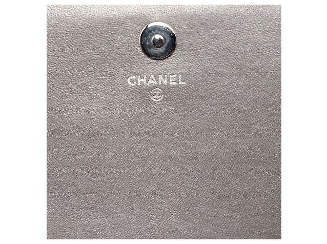 Le Boy Clutch Boy Chanel em pele de cordeiro metalizada acolchoada marrom com corrente Taupe - vista 5