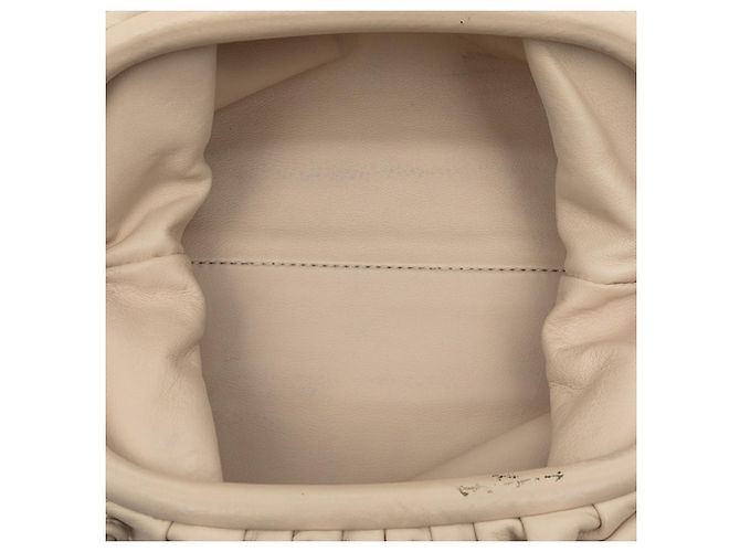 Bottega Veneta Beige Lambskin The Mini Pouch Crossbody - vista 4