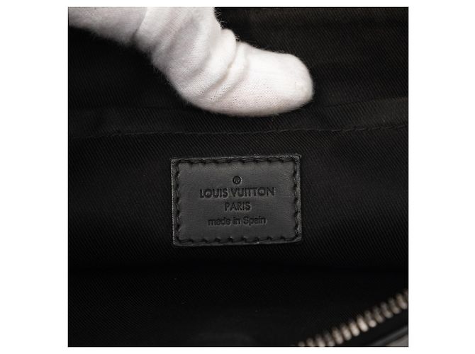 Pochette Discovery Louis Vuitton Monogram Shadow nero - vista 5
