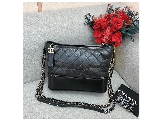 Borsa a tracolla Chanel Medium in pelle nera matelassé Nero - vista 2