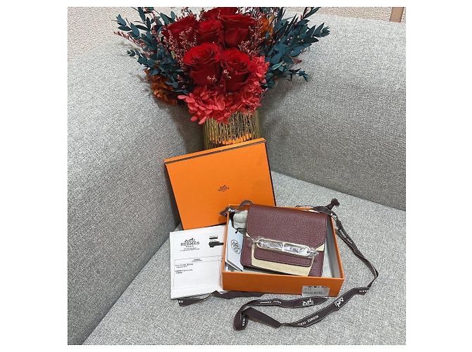 Cartera Hermès Roulis Slim en cuero rojo Roja - vista 2