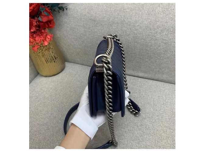 Chanel Le Boy Small V-Striped Pelle Blu Scuro - vista 3
