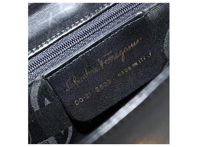 Borsa a Spalla Salvatore Ferragamo in Pelle Nera e Oro Auth kk677 Nero D'oro - vista 12