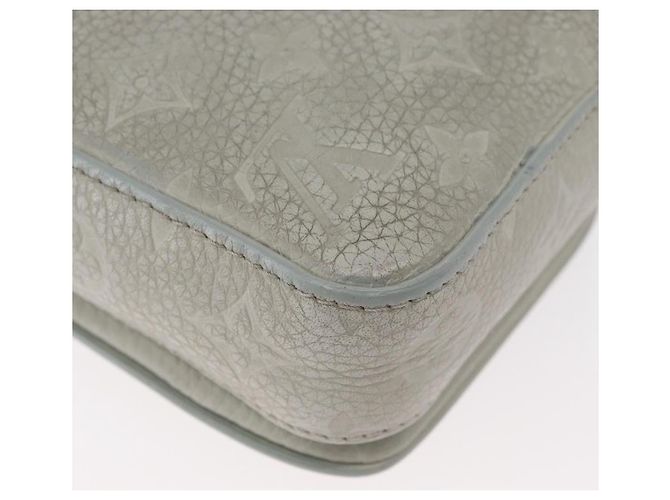 LOUIS VUITTON Taurillon Vertical Wearable Wallet Bag Gray M82568 LV Auth 178538V Marrone - vista 15