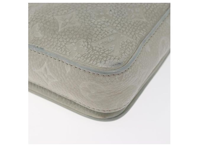 LOUIS VUITTON Taurillon Vertical Wearable Wallet Bag Gray M82568 LV Auth 178538V Marrone - vista 16