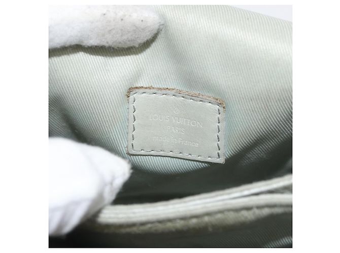 LOUIS VUITTON Taurillon Vertical Wearable Wallet Bag Gray M82568 LV Auth 178538V Marrone - vista 18