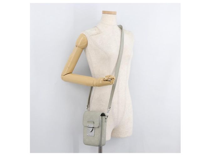 LOUIS VUITTON Taurillon Vertical Wearable Wallet Bag Gray M82568 LV Auth 178538V Marrone - vista 22
