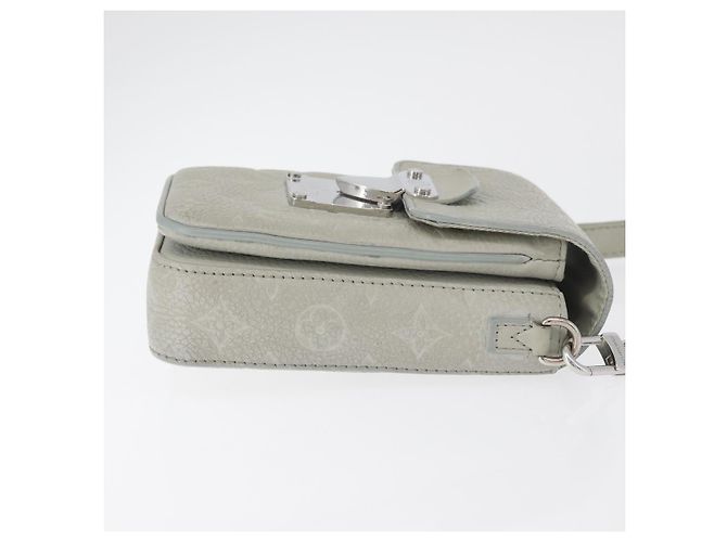 LOUIS VUITTON Taurillon Vertical Wearable Wallet Bag Gray M82568 LV Auth 178538V Marrone - vista 3