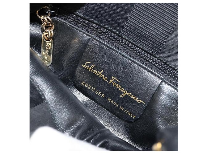 Borsa Salvatore Ferragamo in nylon nero e oro Auth BA12422 D'oro - vista 12
