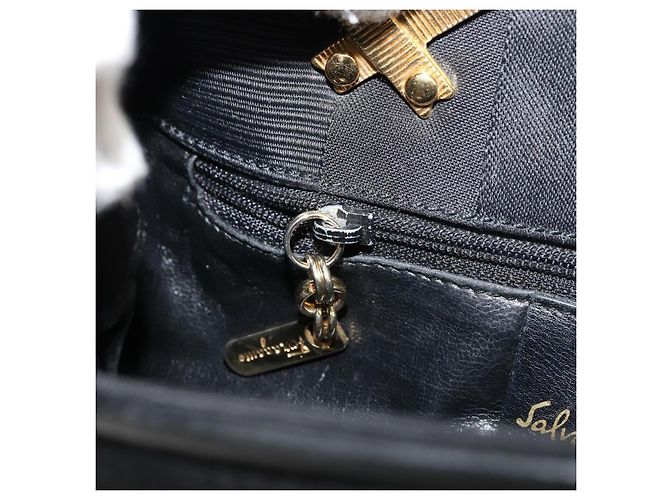 Borsa Salvatore Ferragamo in nylon nero e oro Auth BA12422 D'oro - vista 19