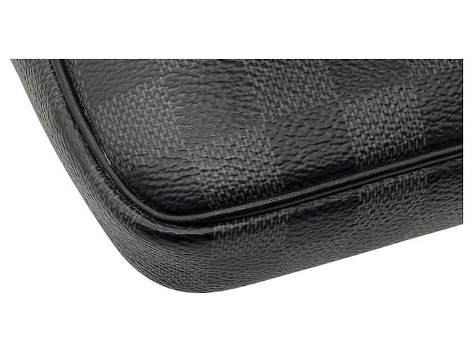 Sac bandoulière Scott en toile enduite Damier Graphite / Noir et cuir Louis Vuitton avec pochette - vue 10