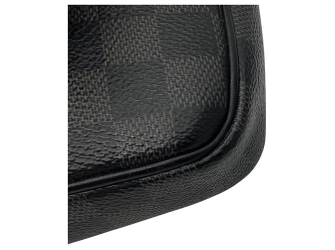 Sac bandoulière Scott en toile enduite Damier Graphite / Noir et cuir Louis Vuitton avec pochette - vue 11