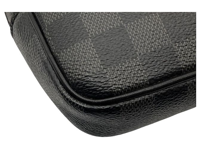 Sac bandoulière Scott en toile enduite Damier Graphite / Noir et cuir Louis Vuitton avec pochette - vue 12
