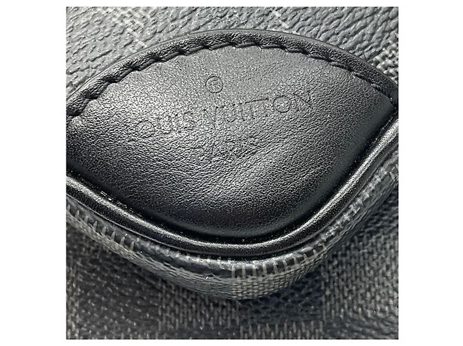 Sac bandoulière Scott en toile enduite Damier Graphite / Noir et cuir Louis Vuitton avec pochette - vue 9