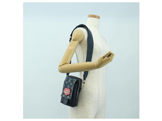 Bolso de Doble Teléfono Louis Vuitton Denim LVxNIGO Blue M81060 Auth 170550SM Azul - vista 23
