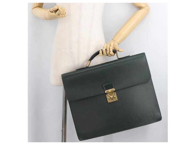 LOUIS VUITTON Taiga Serviette Moskova Business Bag Epicea M30034 LV Auth bs35001 - vista 26