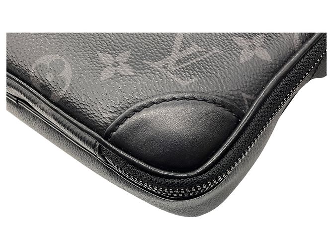 Borsa Messenger Alpha in tela Monogram nera e pelle Louis Vuitton Nero - vista 11