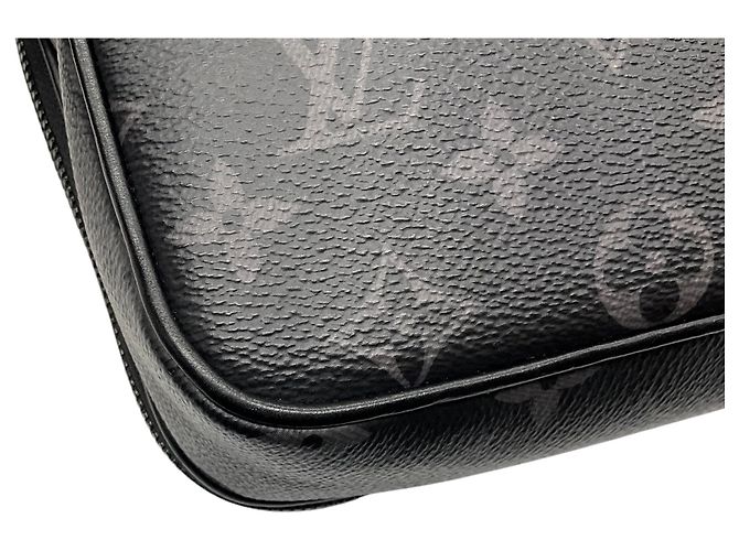 Borsa Messenger Alpha in tela Monogram nera e pelle Louis Vuitton Nero - vista 12