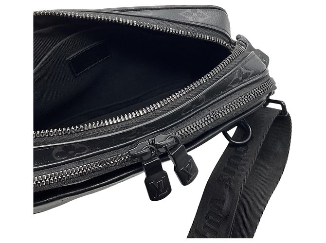Borsa Messenger Alpha in tela Monogram nera e pelle Louis Vuitton Nero - vista 6