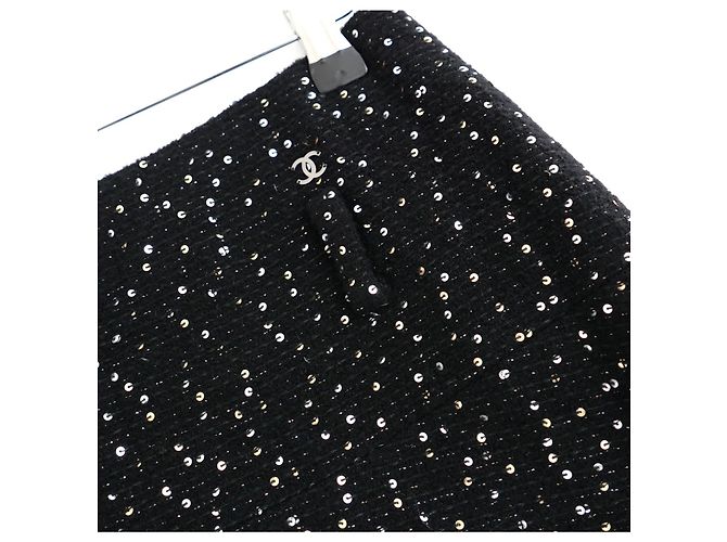 Chanel Mini gonna svasata in tweed con paillettes Fall 2002 Nero - vista 4