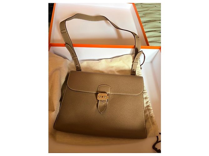Borsa Saddle Hermès in pelle beige Sabbia - vista 2
