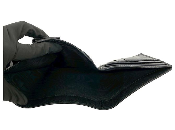 Prada Tri-Fold Wallet aus schwarzem Saffiano-Leder - Ansicht 8