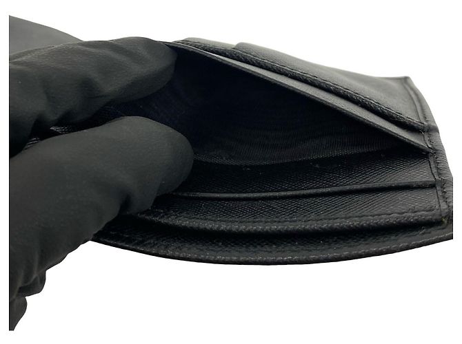 Prada Tri-Fold Wallet aus schwarzem Saffiano-Leder - Ansicht 9