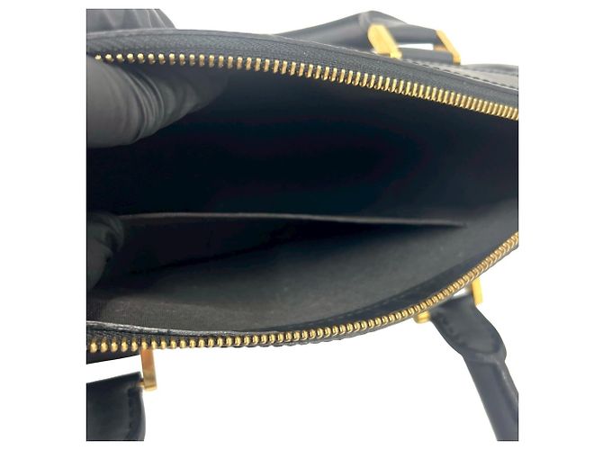Louis Vuitton Vintage Danura PM Tasche aus Epi-Leder - Ansicht 10