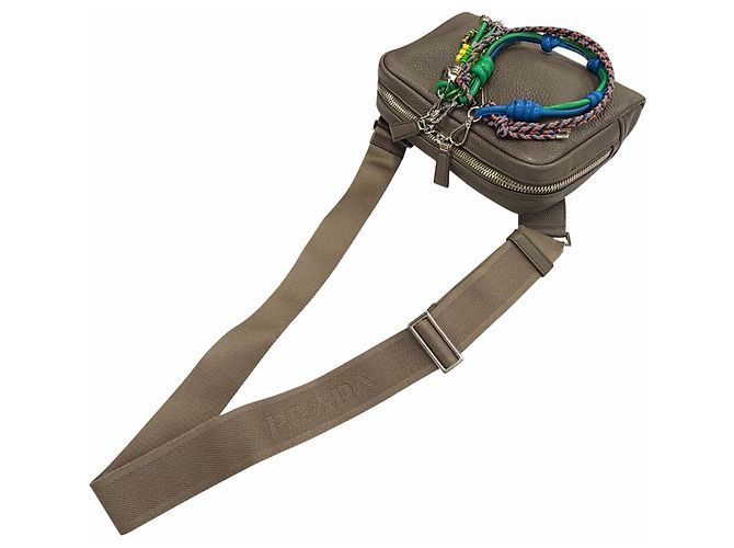 Prada Schultertasche aus Vitello Daino Leder Grau - Ansicht 5