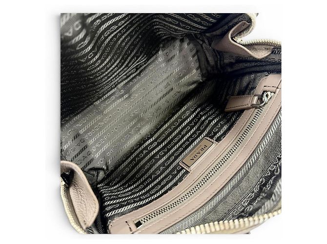 Prada Schultertasche aus Vitello Daino Leder Grau - Ansicht 8