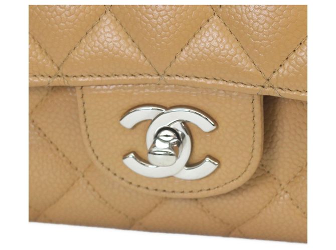 Borsa a tracolla Chanel A01112 in pelle caviar matelassé beige - vista 6
