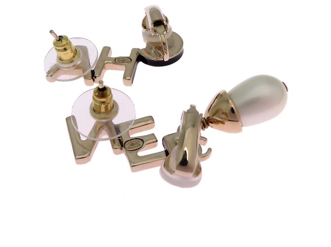 Pendientes de botón de perlas de imitación con logotipo de Chanel - vista 2