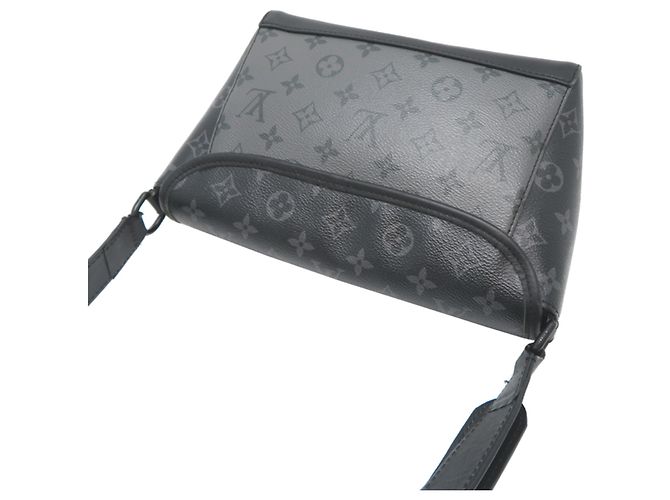 Borsa a tracolla Louis Vuitton Pulse Messenger Nero - vista 4