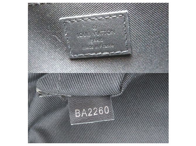 Borsa a tracolla Louis Vuitton Pulse Messenger Nero - vista 7