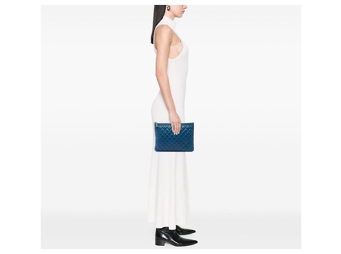 Chanel Blue Medium Quilted Caviar Boy O Case Clutch Blu scuro - vista 6