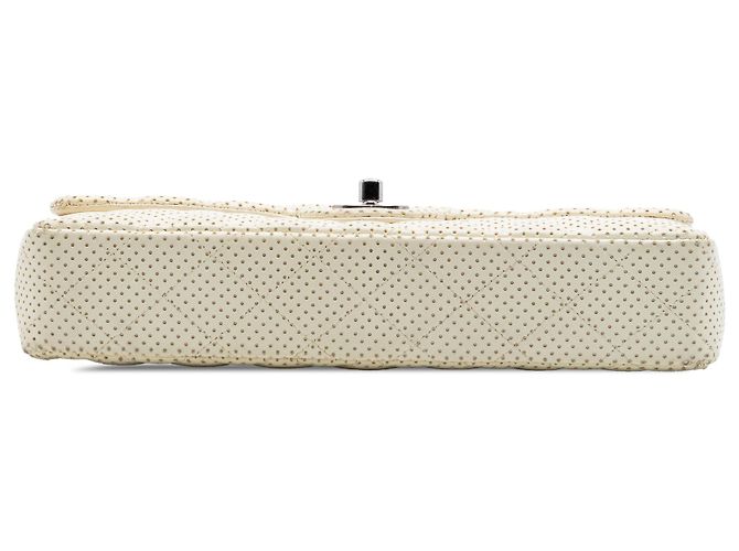Chanel White Classic Perforated Lambskin East West Flap Bianco Crudo - vista 3