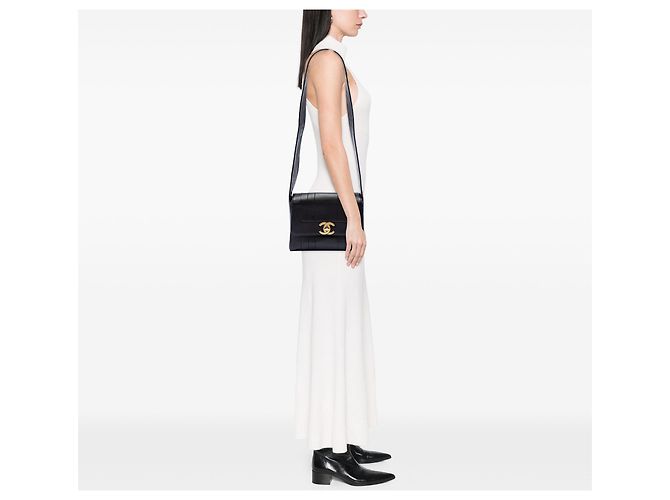 Chanel Black CC Vertical Quilt Lambskin Flap Nero - vista 6