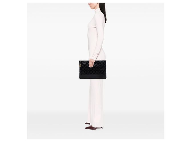 Chanel Black Large Aged Calfskin Gabrielle O Case Clutch Nero - vista 6