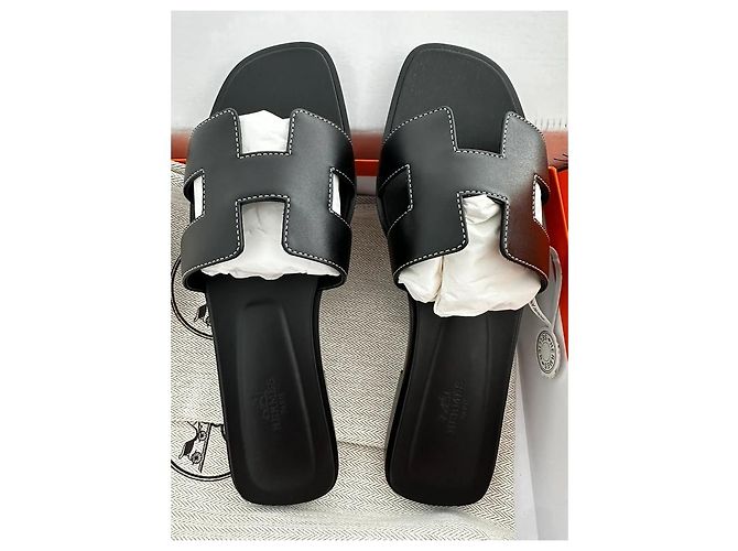Sandali Hermès Oran in pelle nera Nero - vista 2