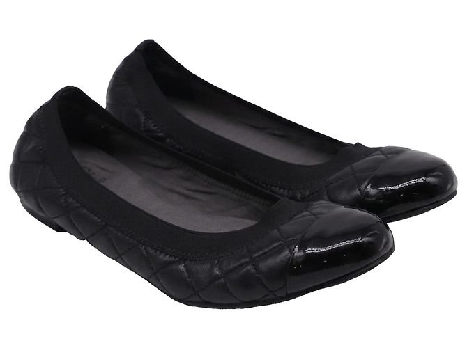Sapatilhas acolchoadas Stuart Weitzman em couro preto - vista 3
