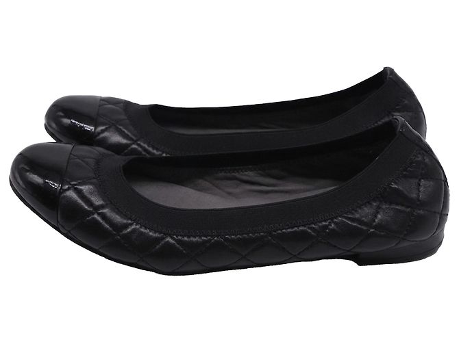 Sapatilhas acolchoadas Stuart Weitzman em couro preto - vista 4