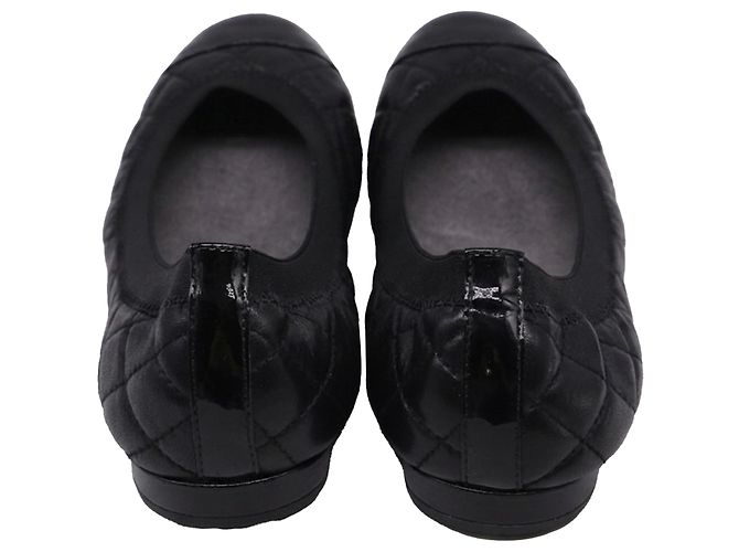 Sapatilhas acolchoadas Stuart Weitzman em couro preto - vista 5