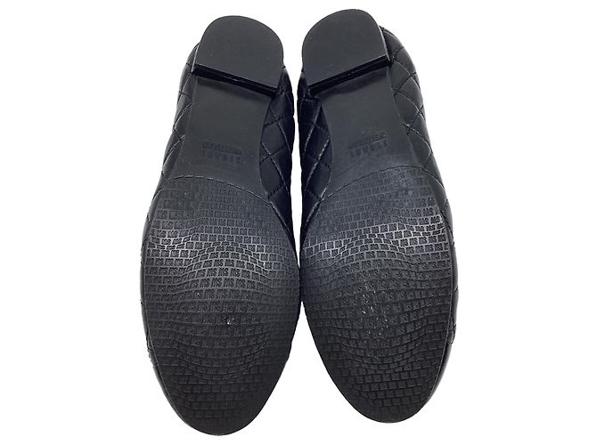 Sapatilhas acolchoadas Stuart Weitzman em couro preto - vista 9