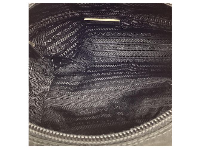 Prada Re-Nylon Vela Messenger Bag mit Einzelschnalle aus schwarzem Polyamid - Ansicht 11