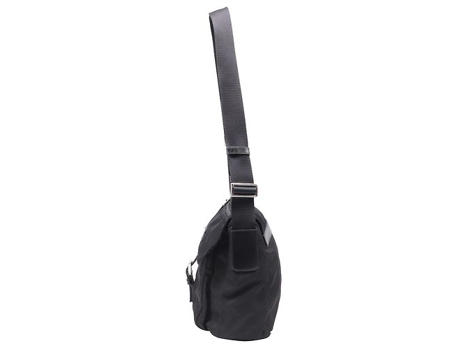 Prada Re-Nylon Vela Messenger Bag mit Einzelschnalle aus schwarzem Polyamid - Ansicht 3