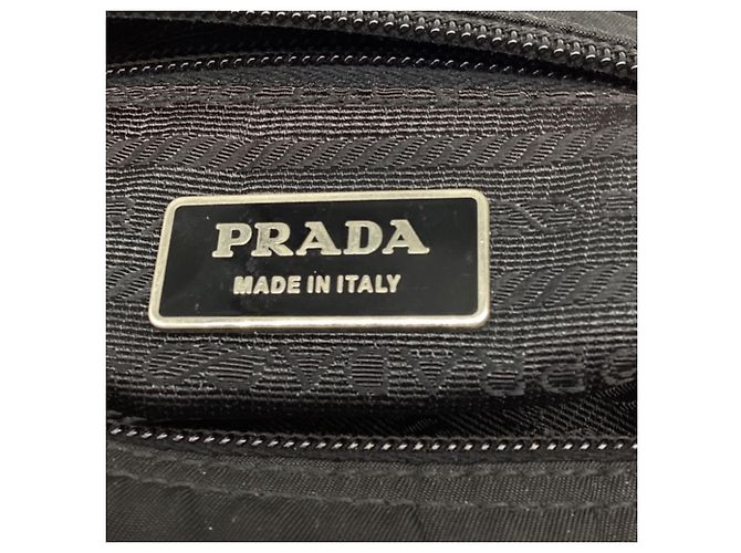 Prada Re-Nylon Vela Messenger Bag mit Einzelschnalle aus schwarzem Polyamid - Ansicht 9