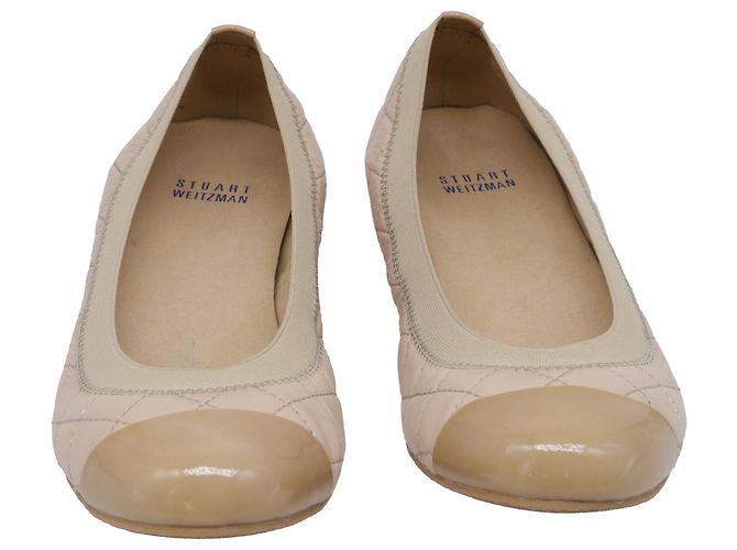 Sapatilhas acolchoadas Stuart Weitzman em couro bege - vista 2