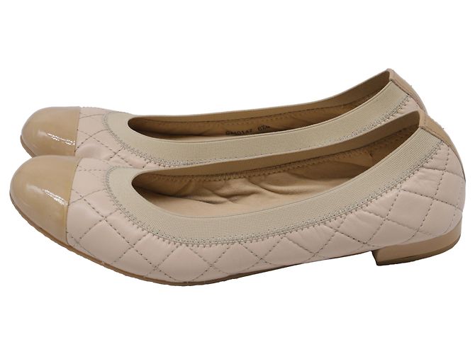 Sapatilhas acolchoadas Stuart Weitzman em couro bege - vista 4